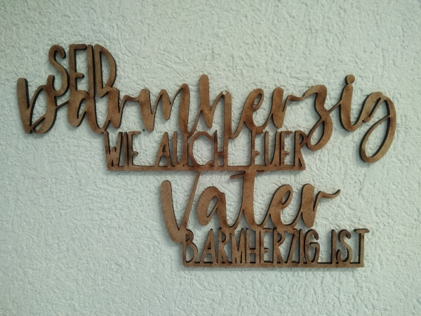 Holzschrift Seid barmherzig